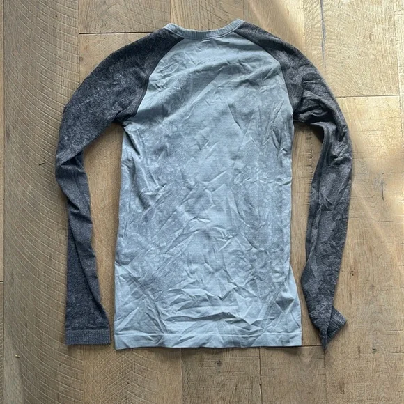 Lululemon Swiftly Tech Long Sleeve in 2 tone grey - size 6 - Picture 2 of 5